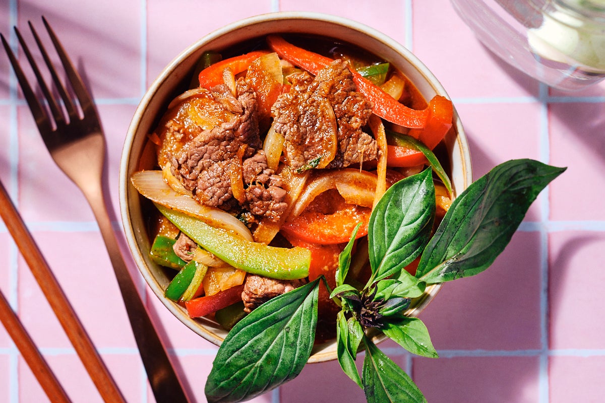 🥩 SAUTÉ BASILIC BOEUF SERVI AVEC DU RIZ