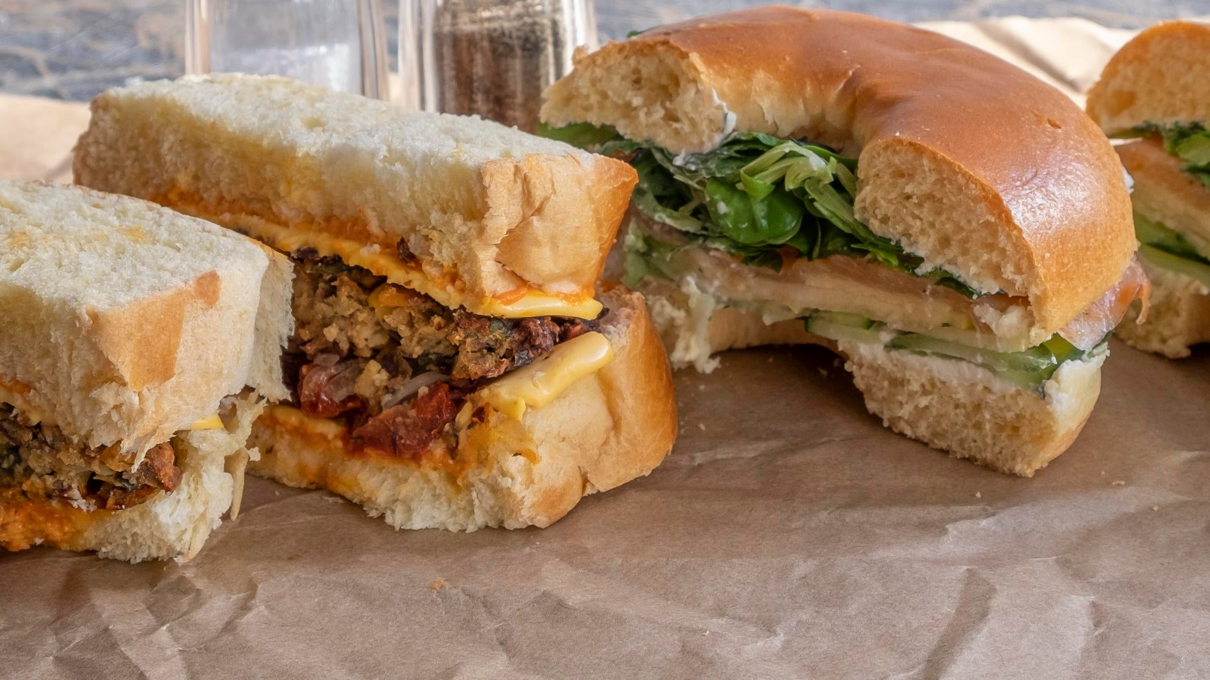 Baghera livre depuis Marseille - Vieux Port - Commandez avec Deliveroo