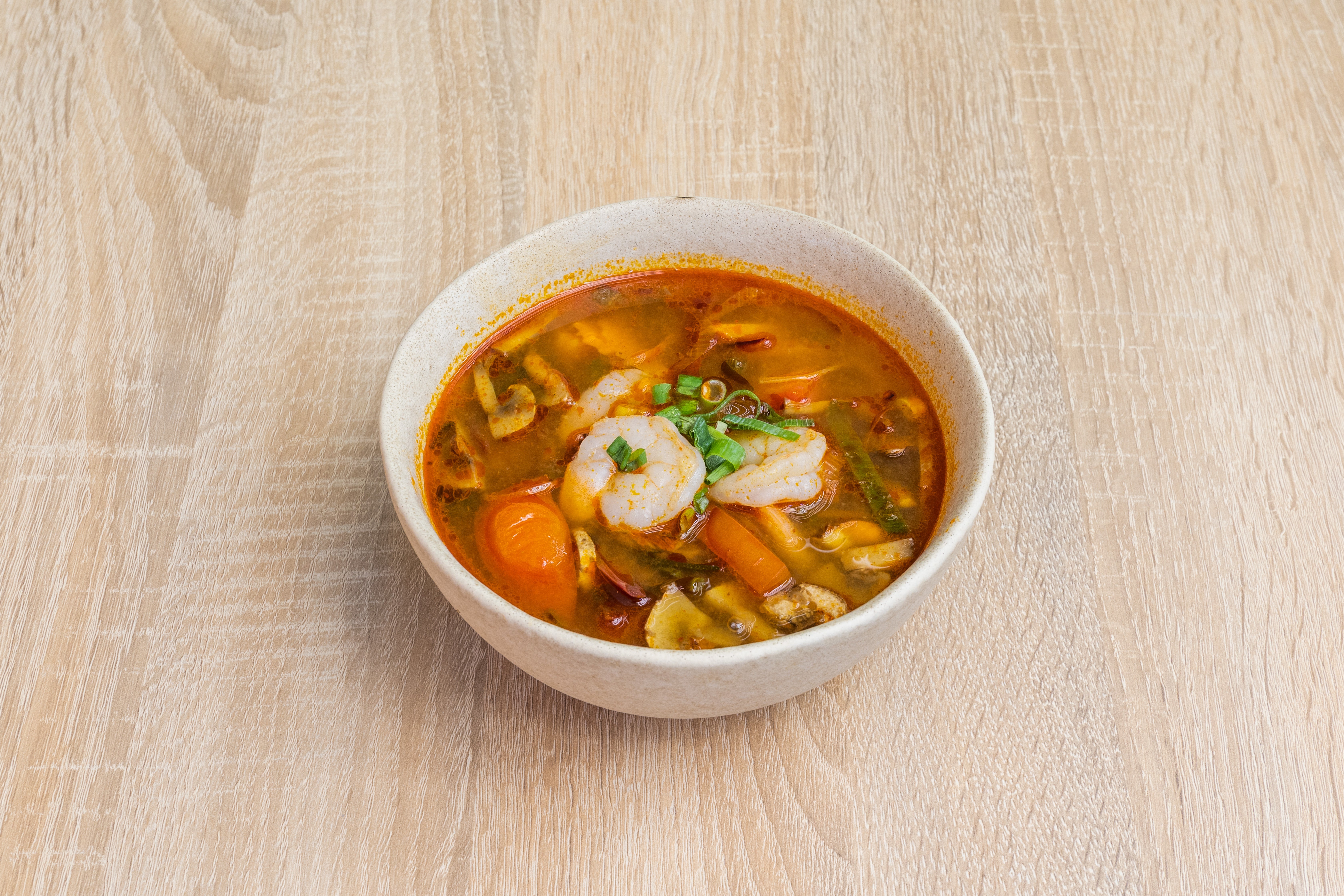 Soupe tom yum avec crevettes