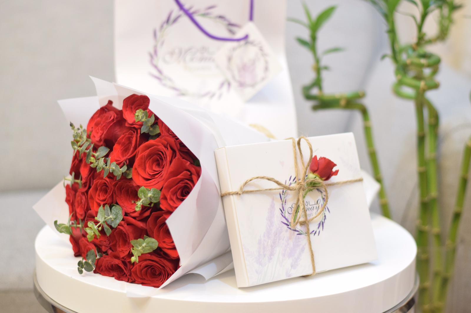 Red Roses Bouquet With Chocolate