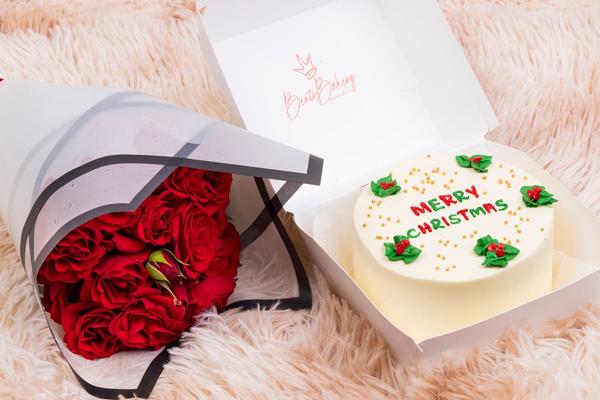 Leave Merry Christmas Cake With Flowers