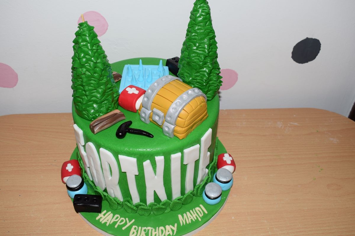 Fortnight Cake (6 Inches) (Serves 6-8 Persons)