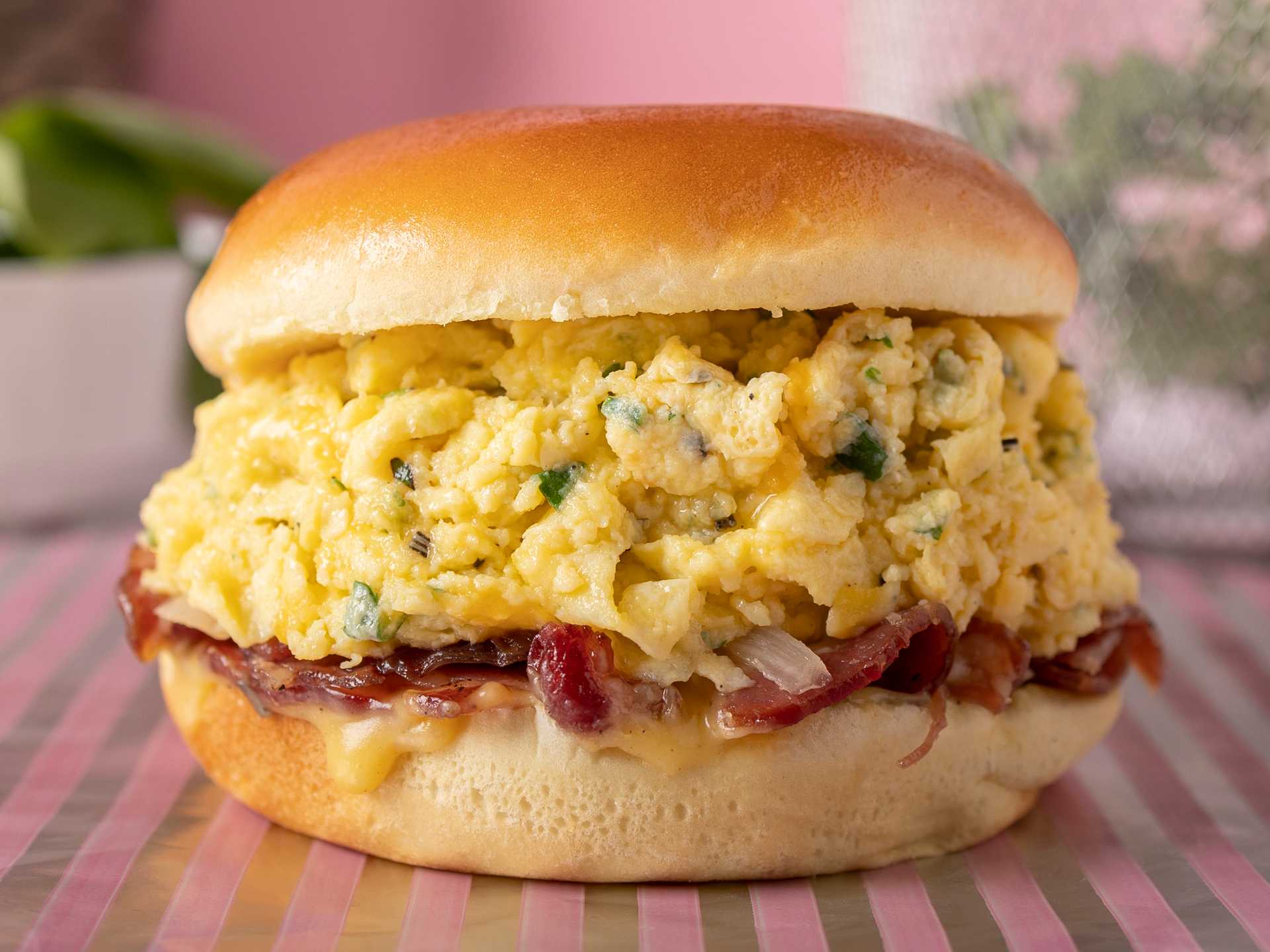 Bacon & Eggs Bun