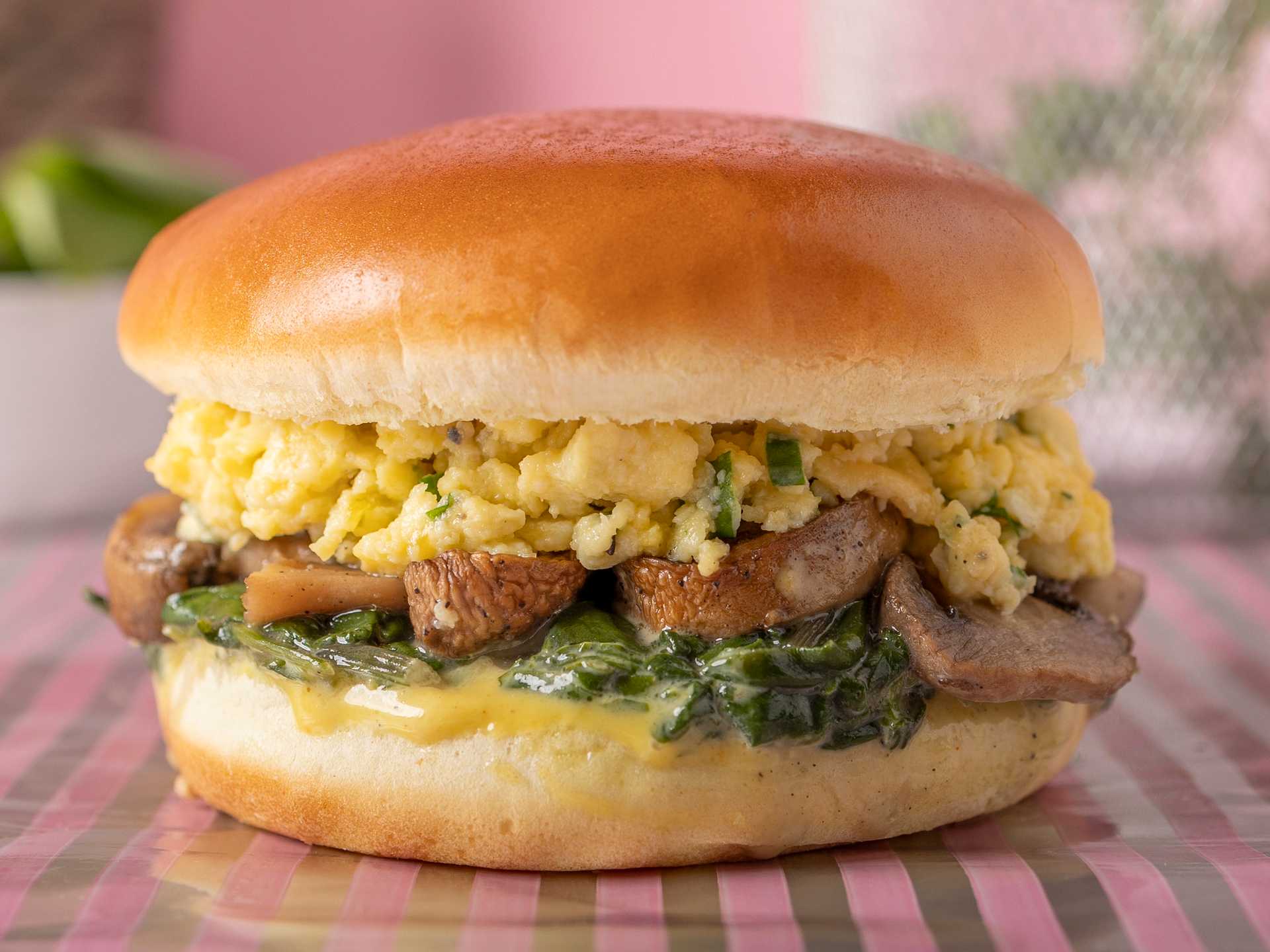 Spinach & Eggs Bun