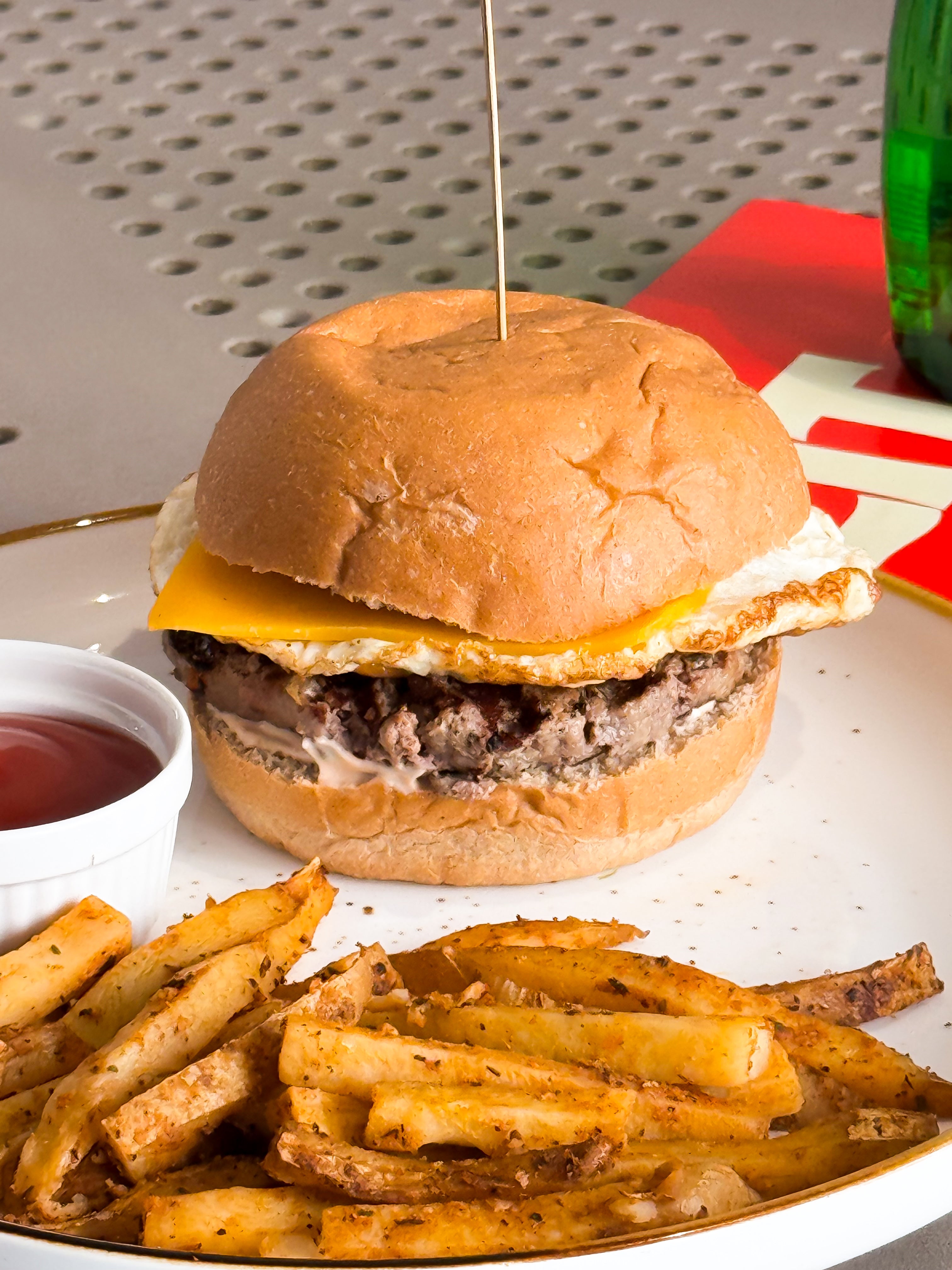Quarter Pounder Burger With White Egg - New