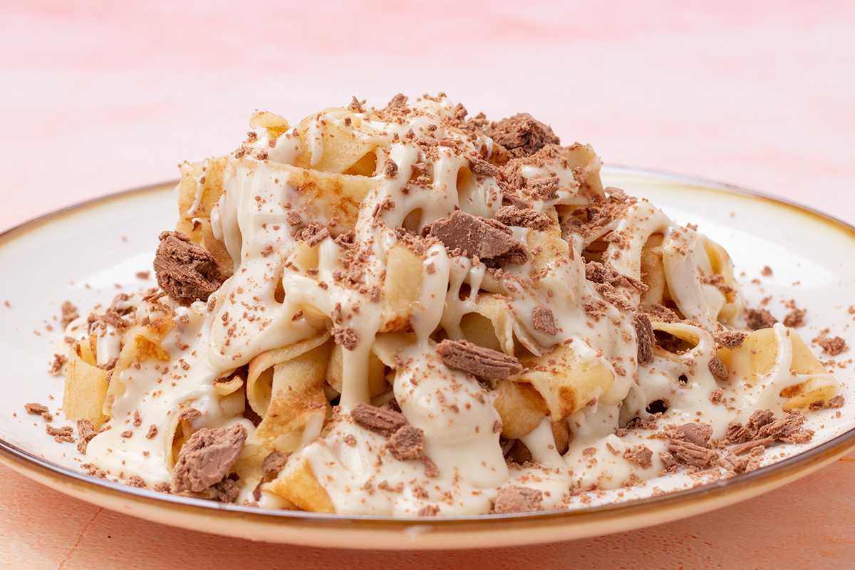 Chocolate Flake Spaghetti Crepe