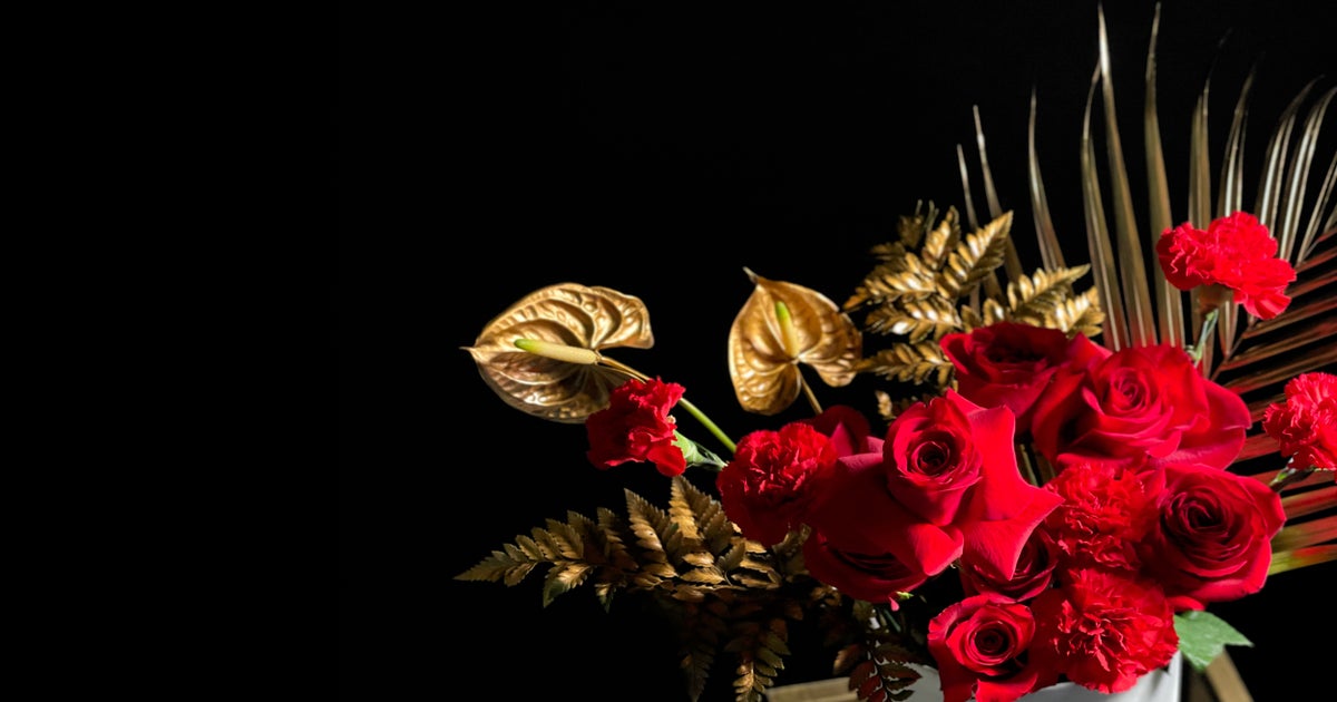 Aiwa Box Flowers Dubai delivery from Al Quoz 1 Order with Deliveroo