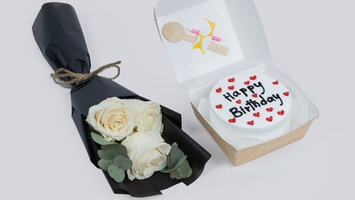 Cake And Flowers 35