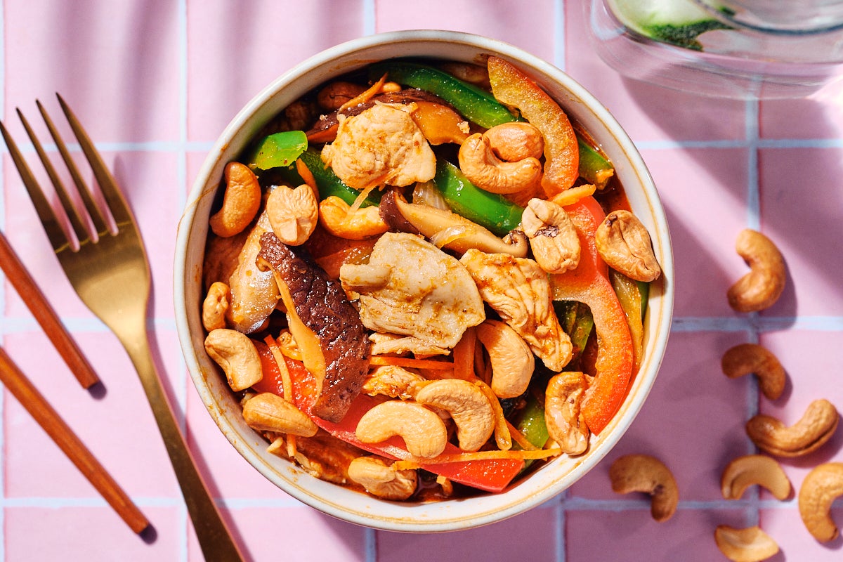 🍗POULET SAUTÉ  NOIX DE CAJOUX - KAÏ PAD MAMUANG. SERVI AVEC DU RIZ