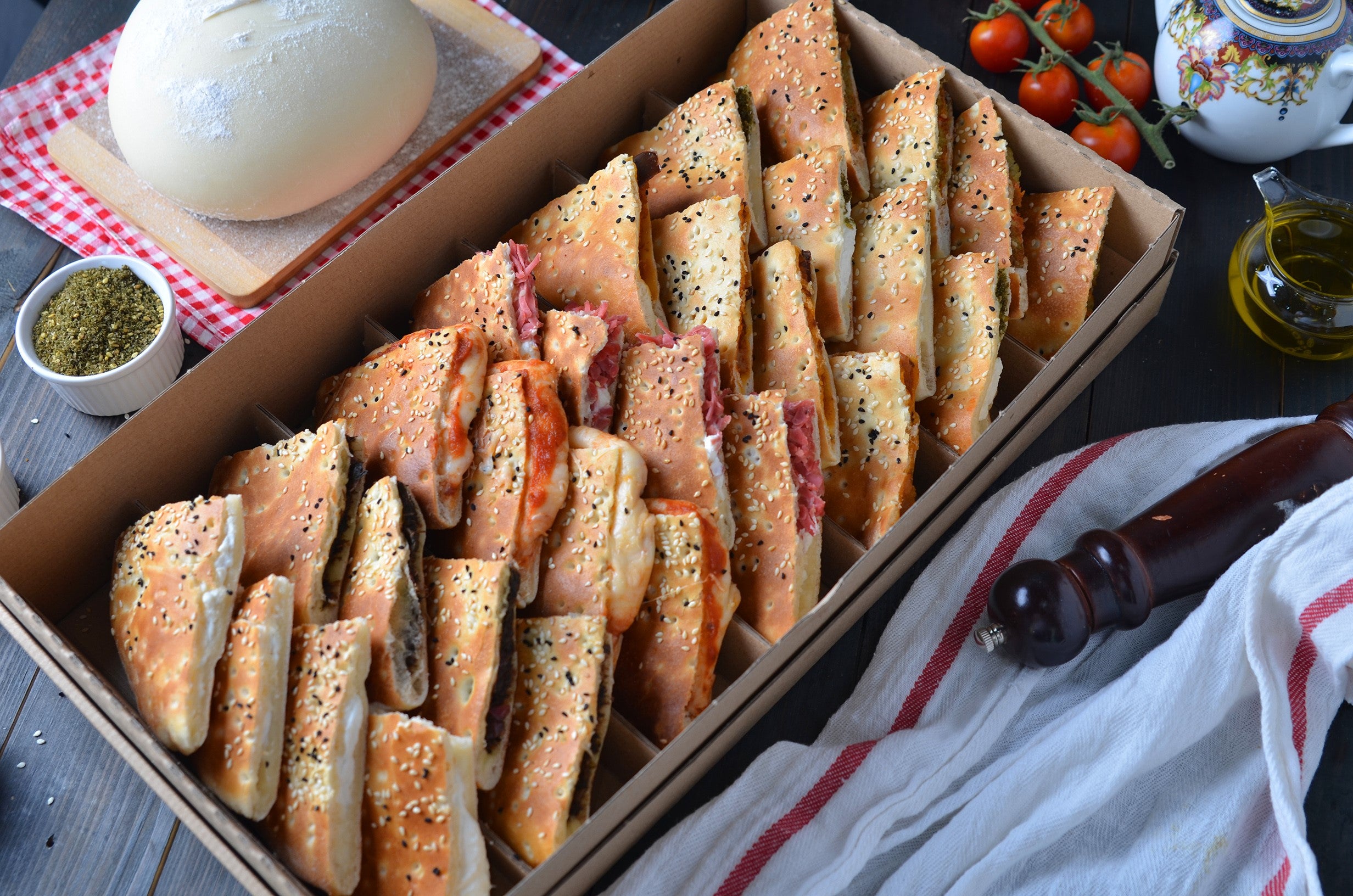 Shamiyyat Box (28 Pcs)