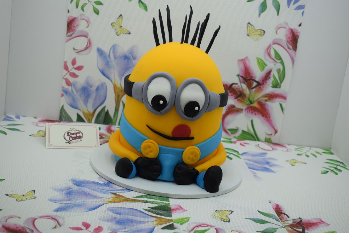 Minion Cake (8 Inches) (Serves 8-10 Persons)