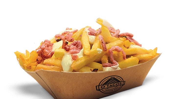 Frites sauce fromagère avec lardons