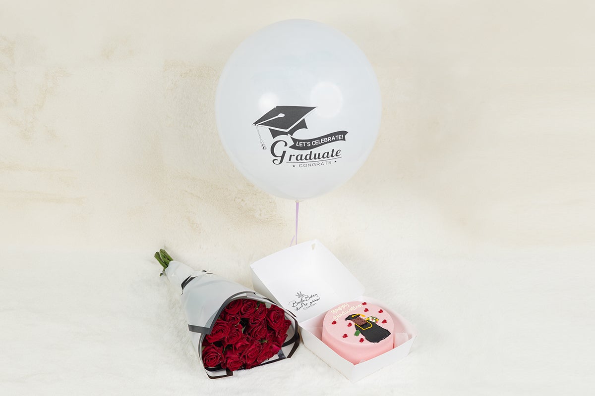 Happy Graduation Cake With Flowers Balloon