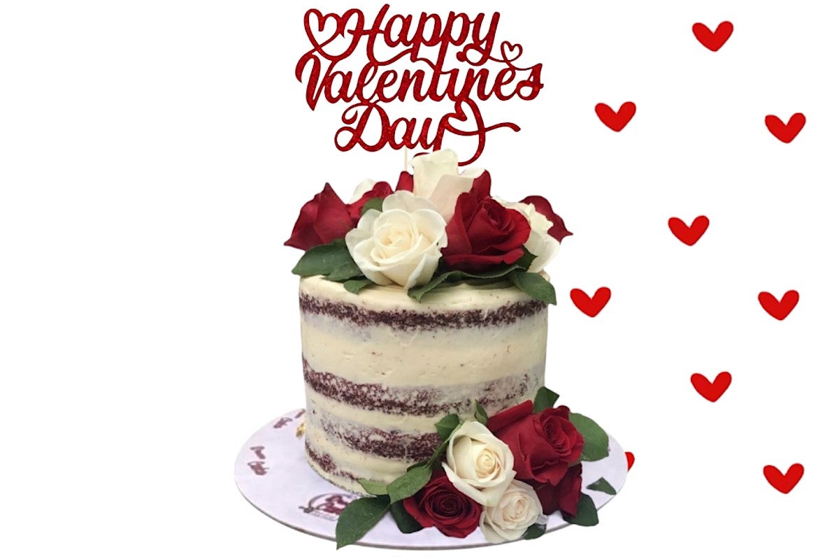 Naked cake with flowers