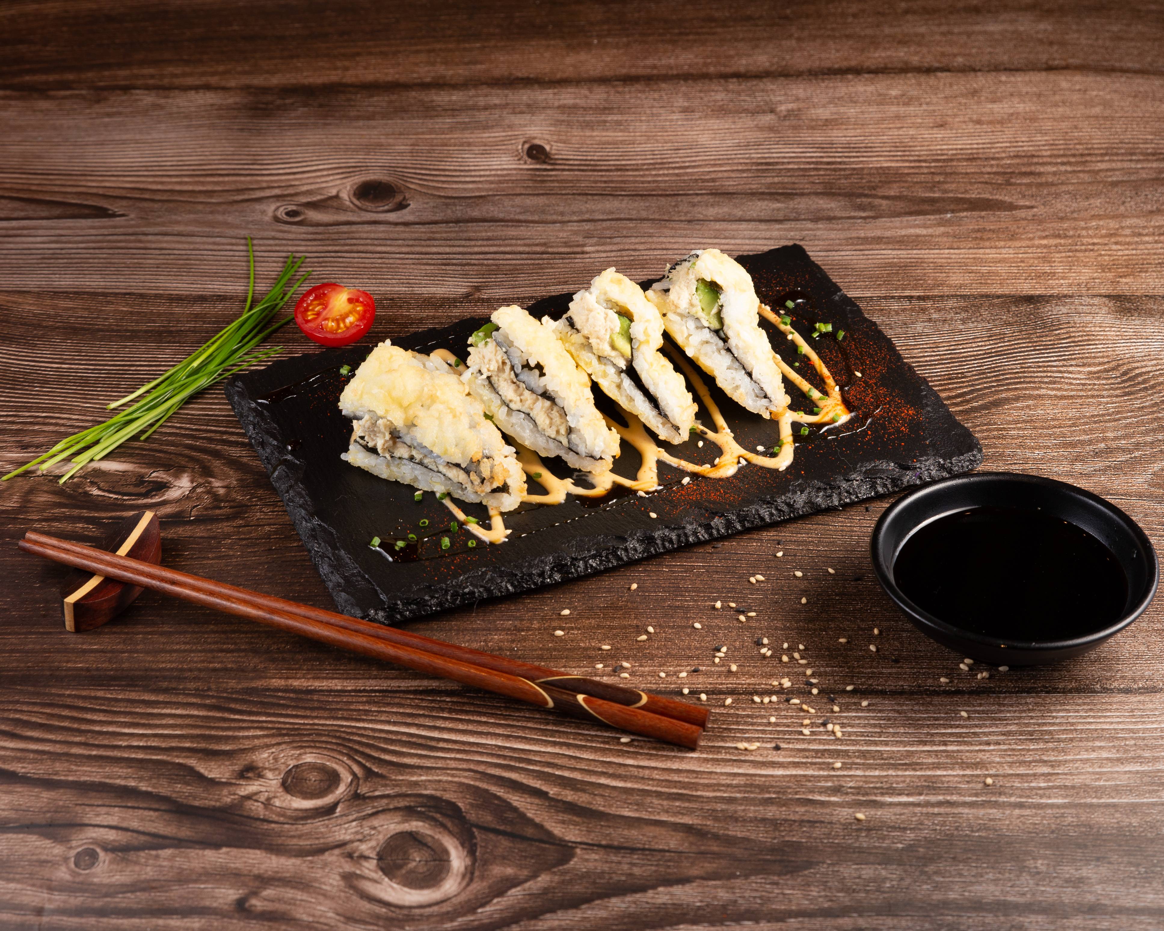 TRIANGLE DE RIZ CROUSTILLANT   Poulet/Mayo/Avocat
