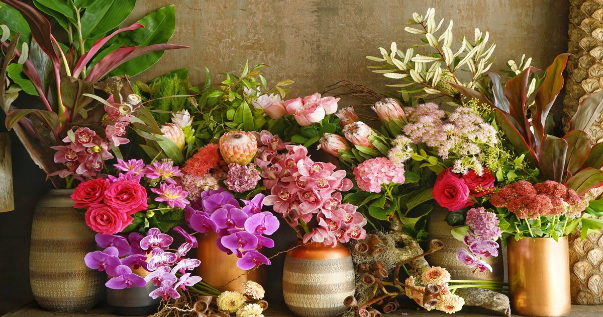 Sol Flowers Dubai Marina delivery from Marina West Order with Deliveroo