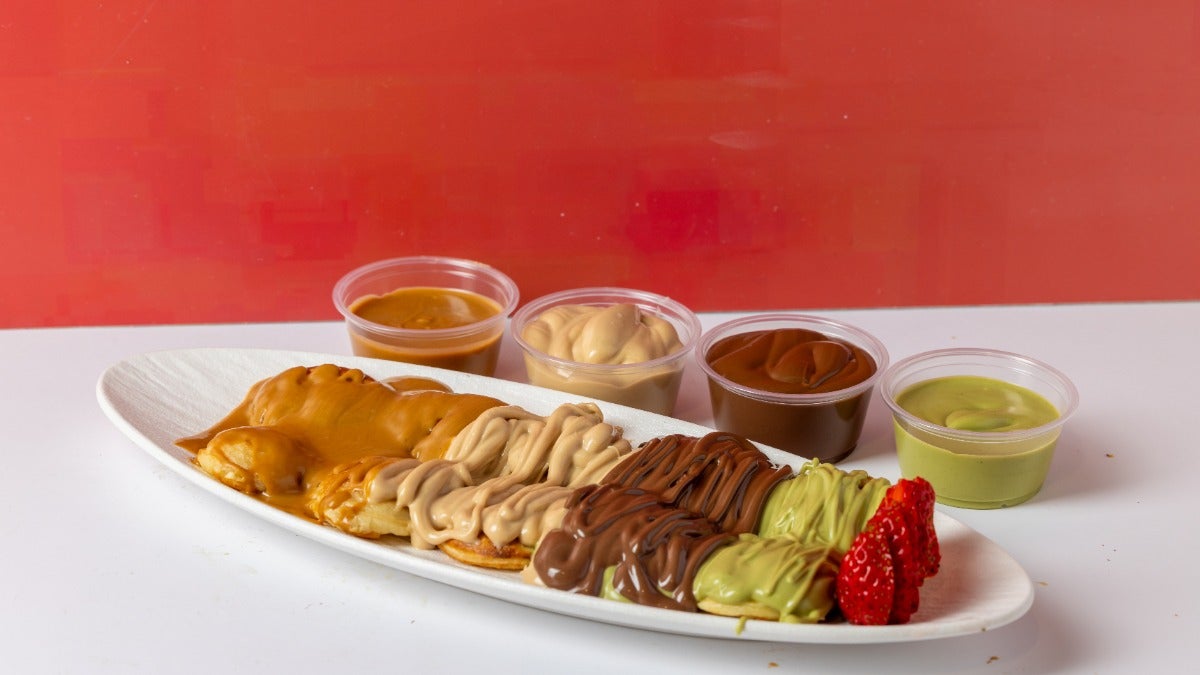 Mini Pancake Mixed Sauce With Strawberry