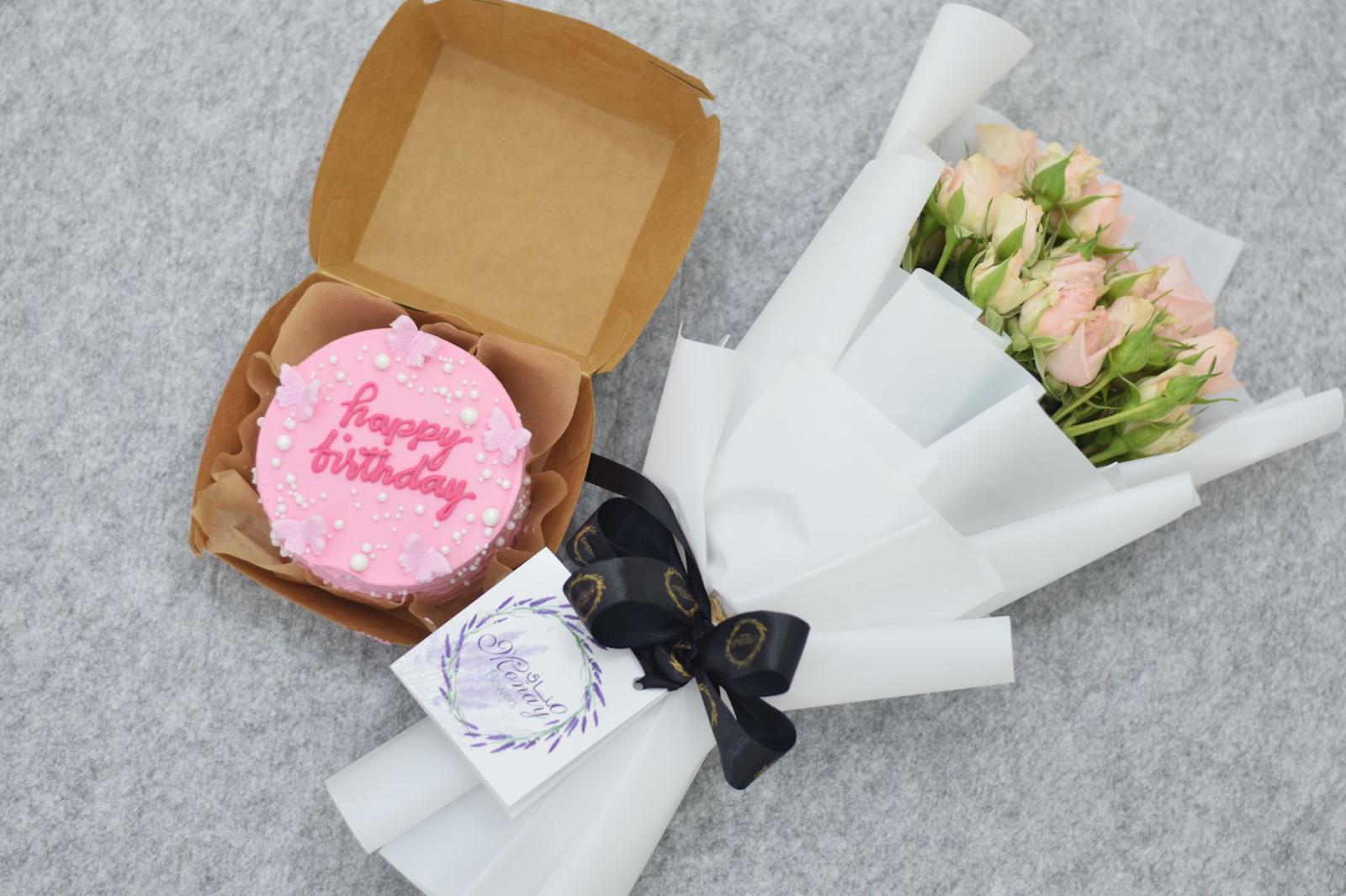 Hb Pink Cake With Roses