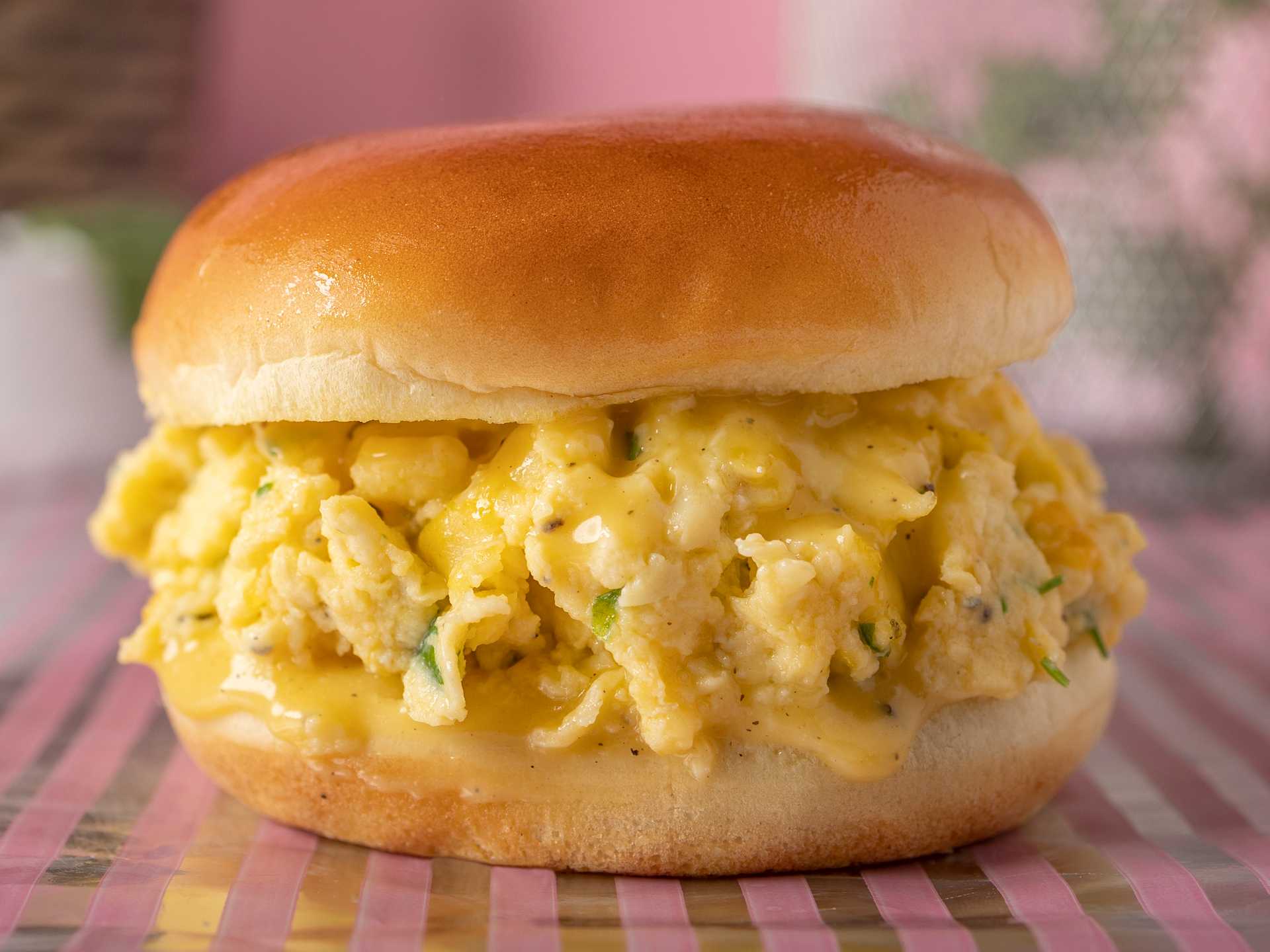 Cheese & Eggs Bun