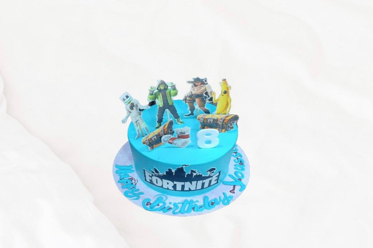 character fortnite cake 6 inch serve 6-8 persons of delicious