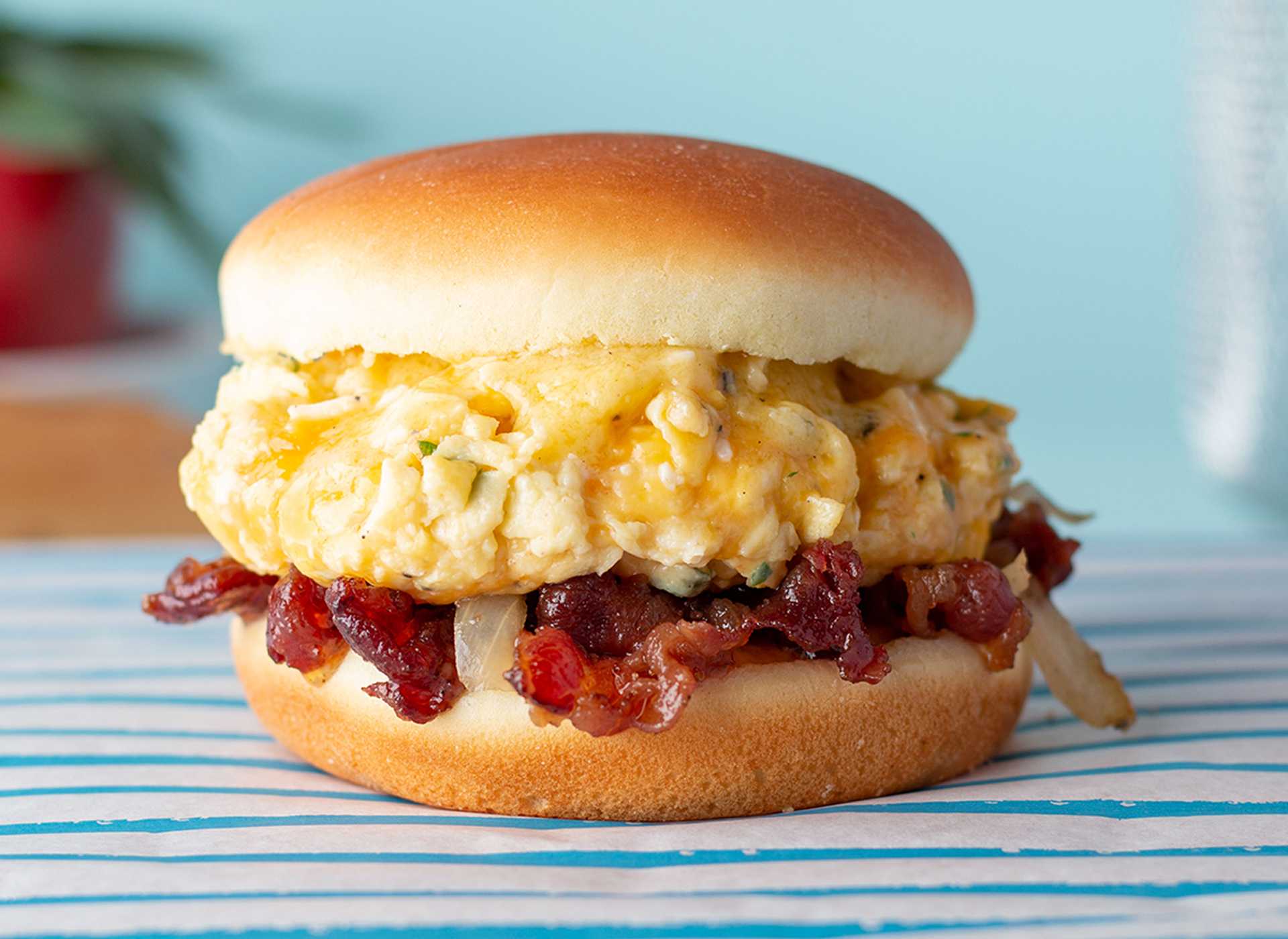 Bacon & Eggs Bun