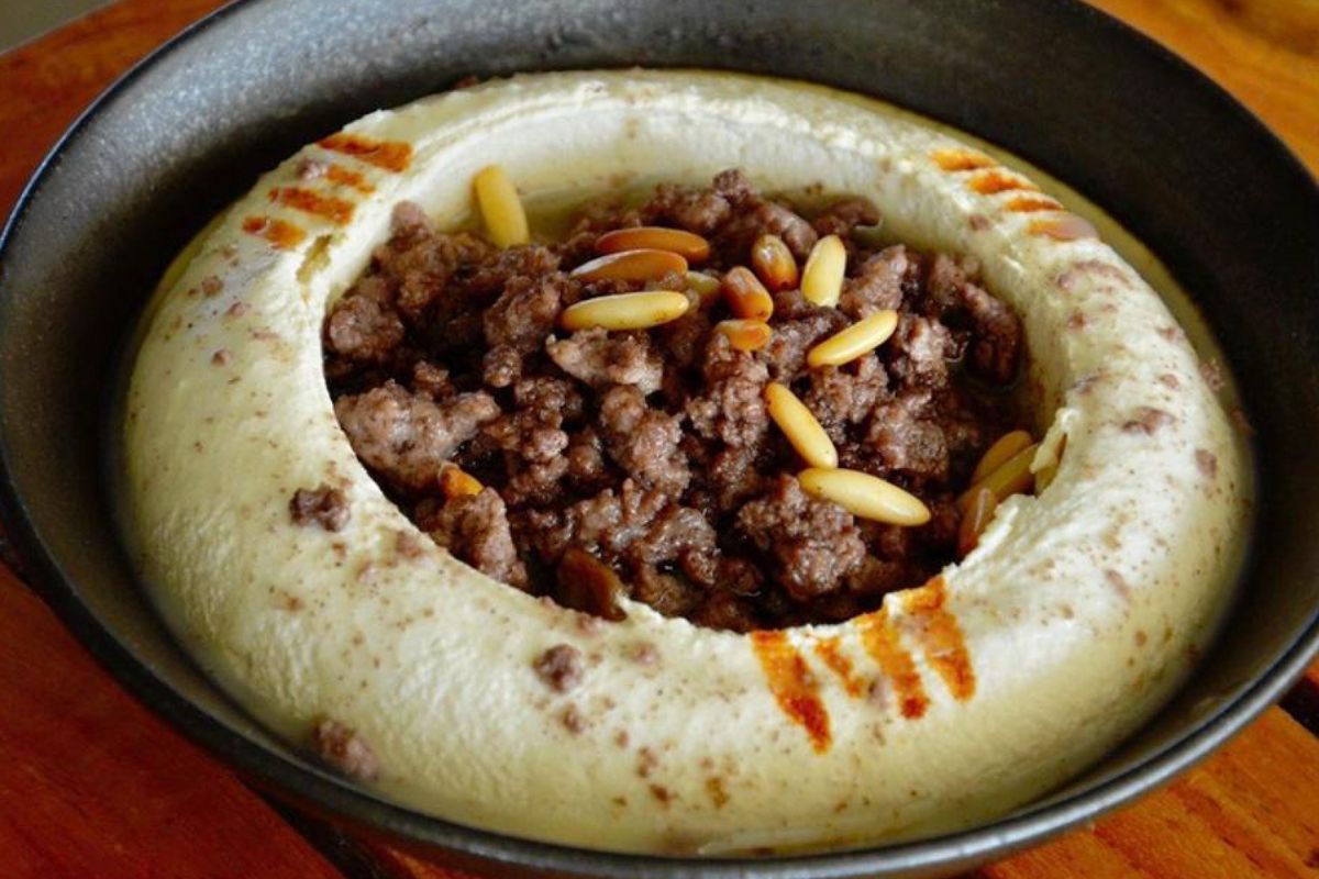 Humos with Meat