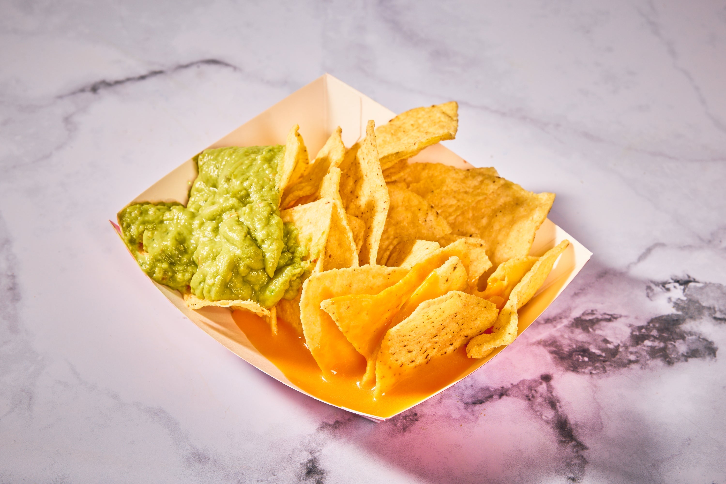 Nachos cheddar, guacamole