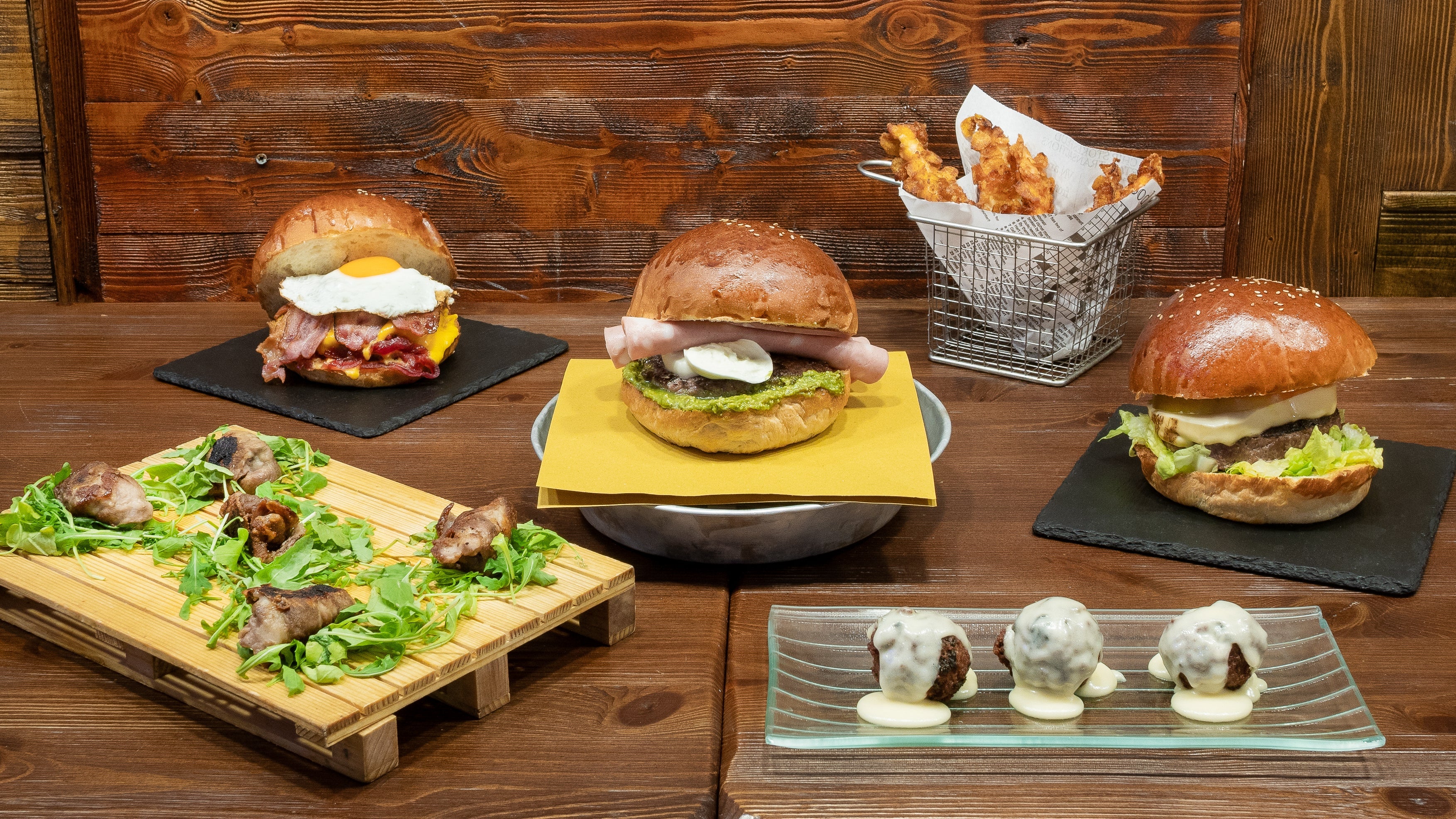 Studio Burger consegna in zona Centro Storico Ordina su Deliveroo