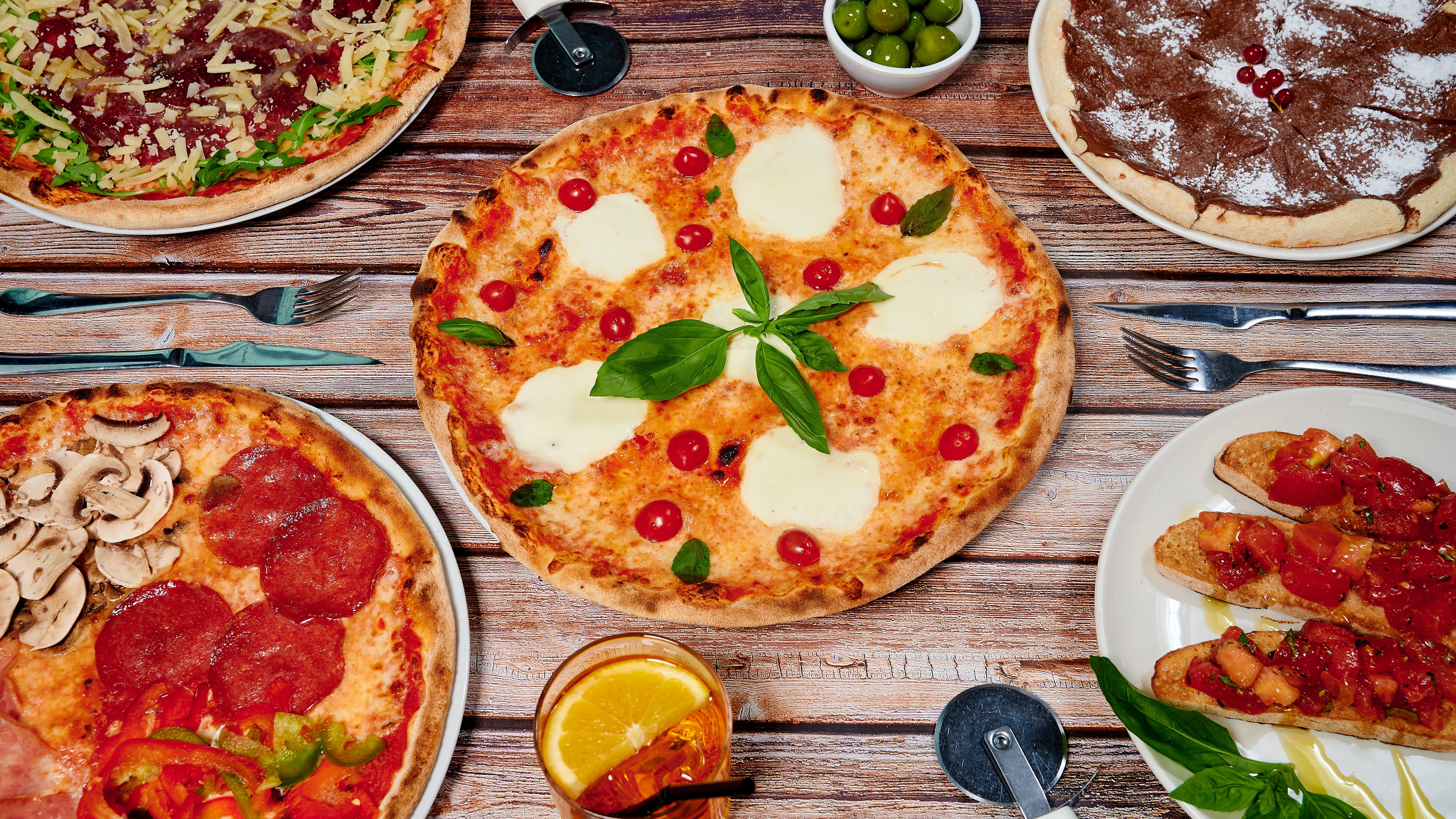 San Marino Pizza delivery from Battersea Order with Deliveroo