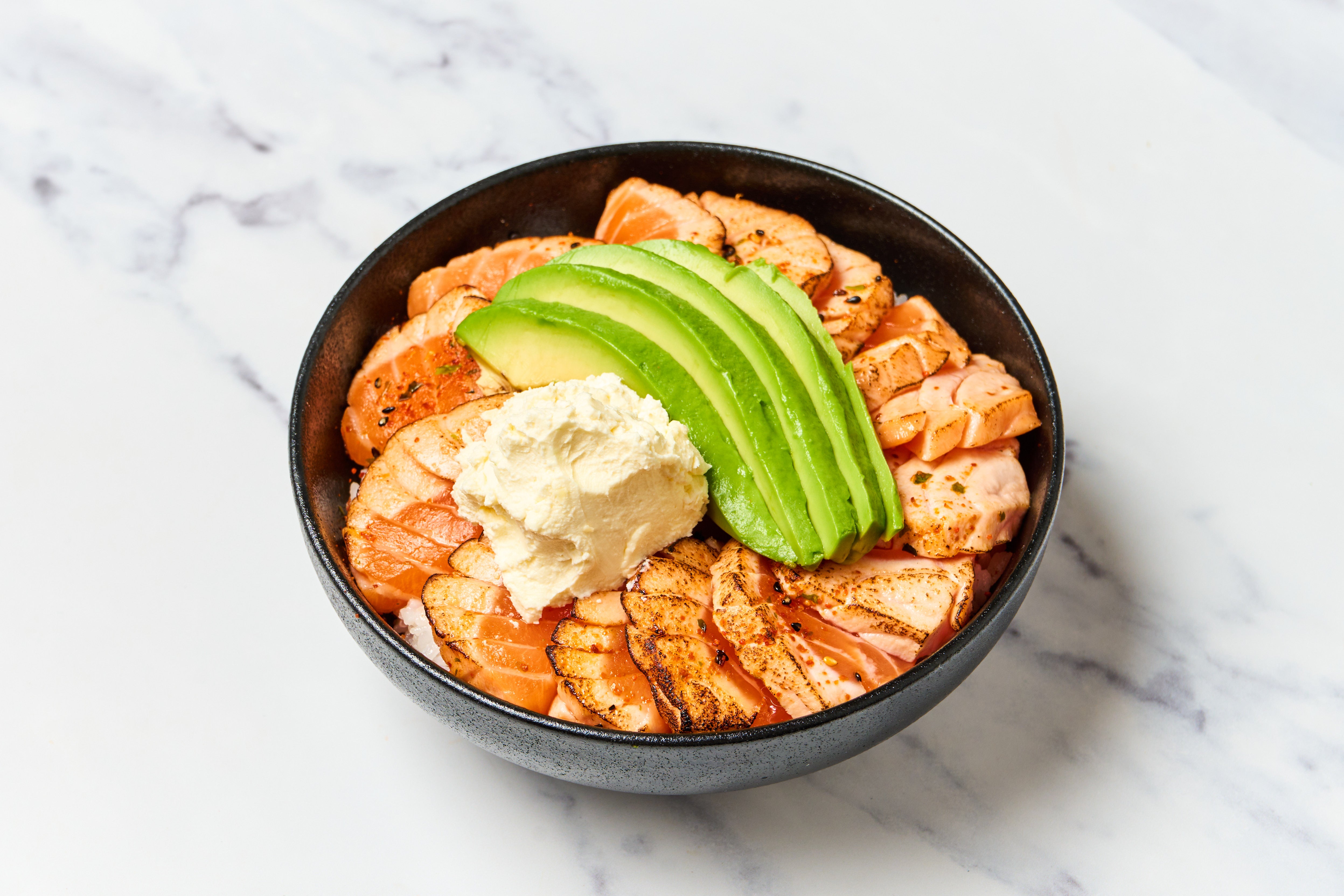 Chirashi, tataki saumon, avocat, cheese