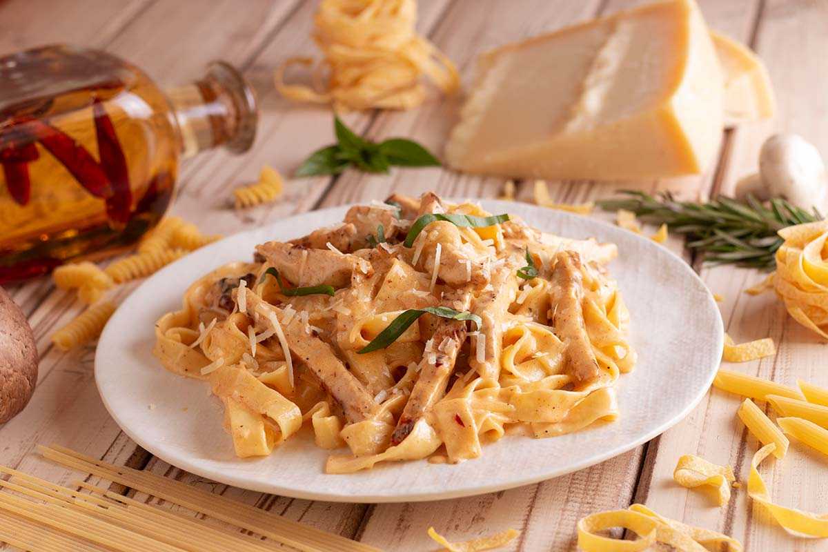Sriracha Chicken Lazone Pasta