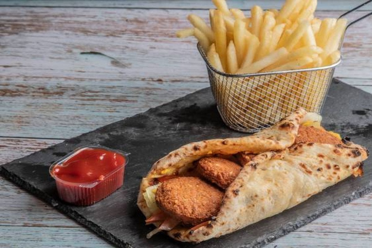 Menu cheese naan falafel