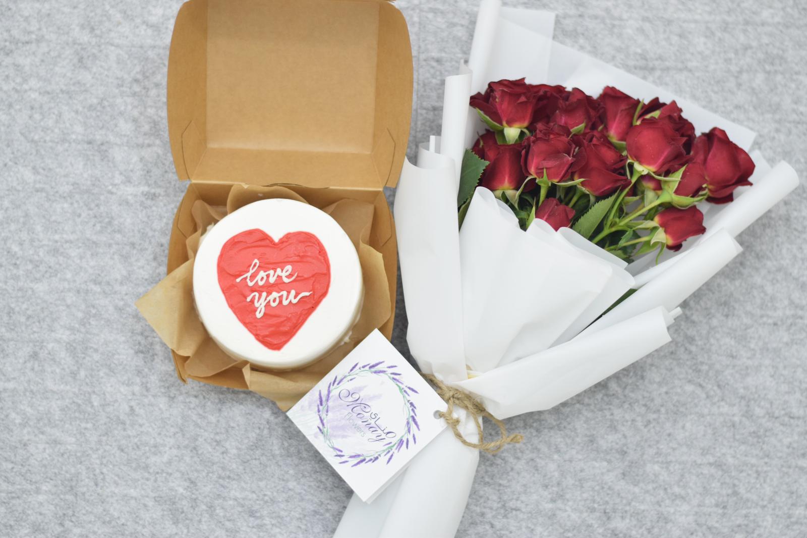 Love U Cake With Roses