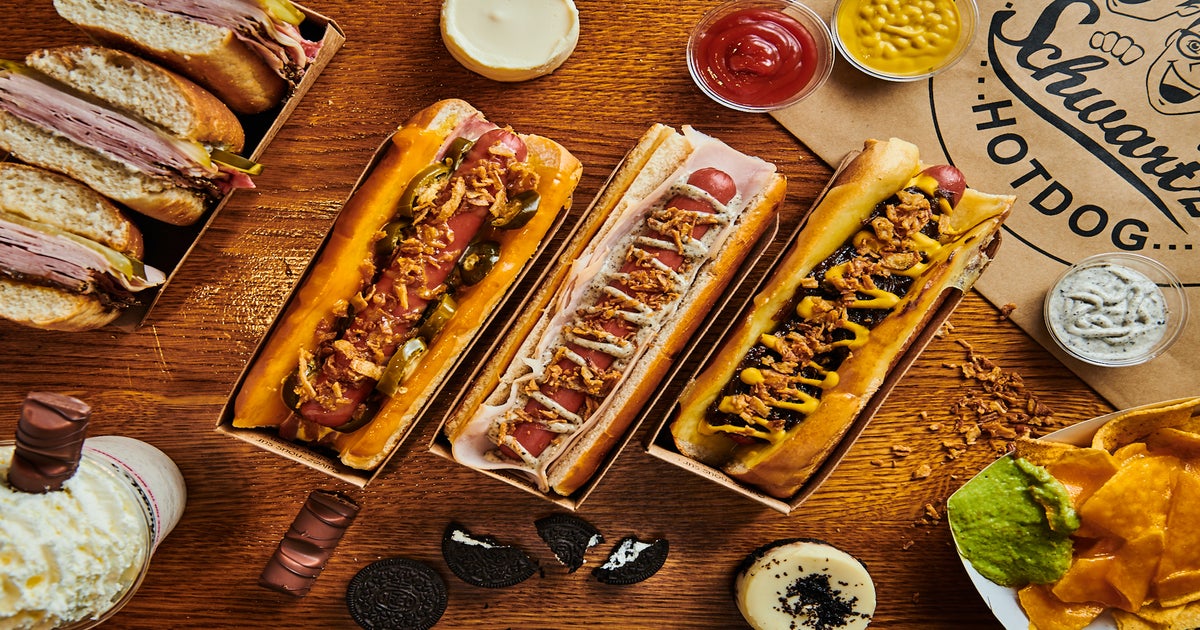 Schwartz's Hot Dog delivery from Paris 4ème Hôtel de Ville Order with Deliveroo