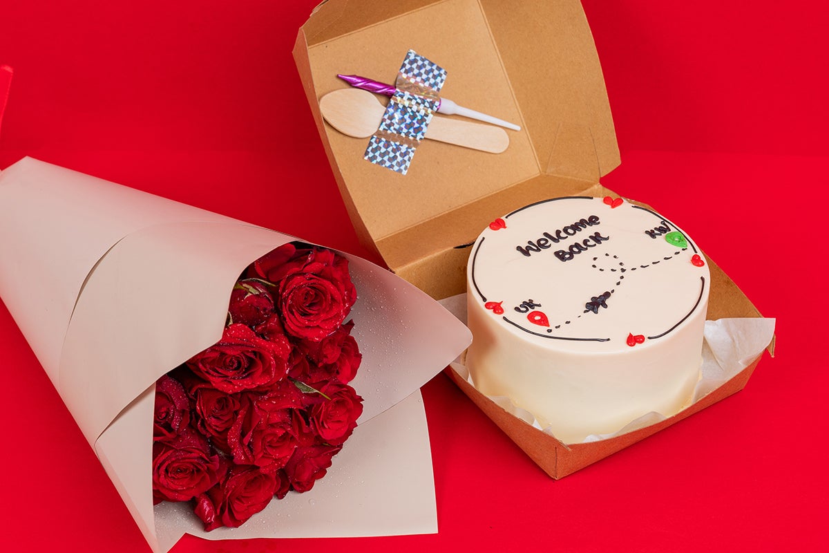 Map welcome back cake With flowers