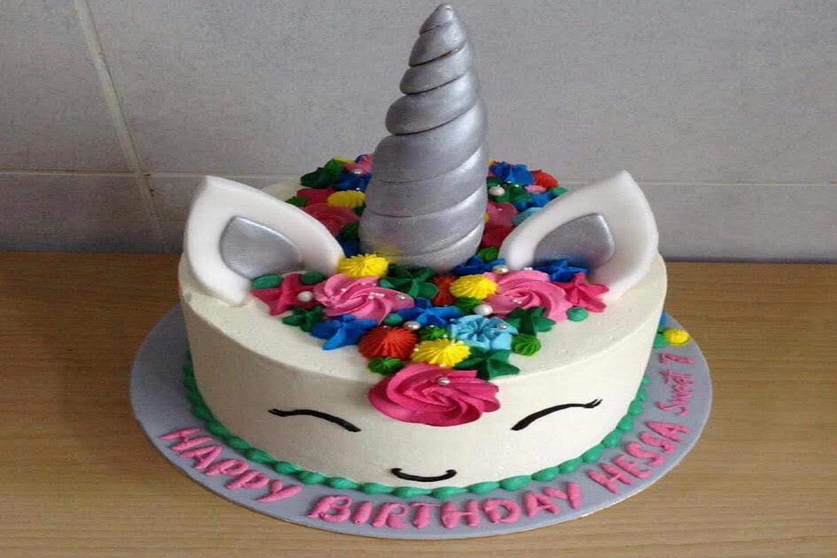 Unicorn Cake (6 Inches) (Serves 6-8 Persons)