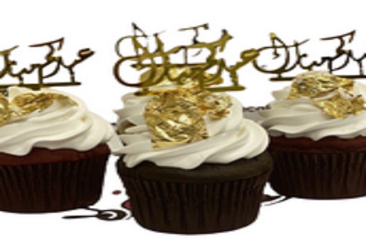 Cup Cake With Eidkom Mubarak Golden Topper