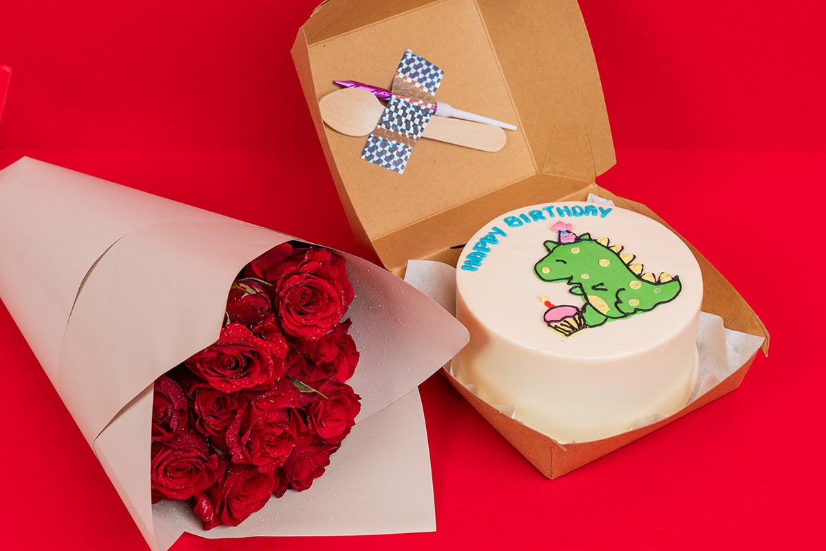 Little dino cake With flowers