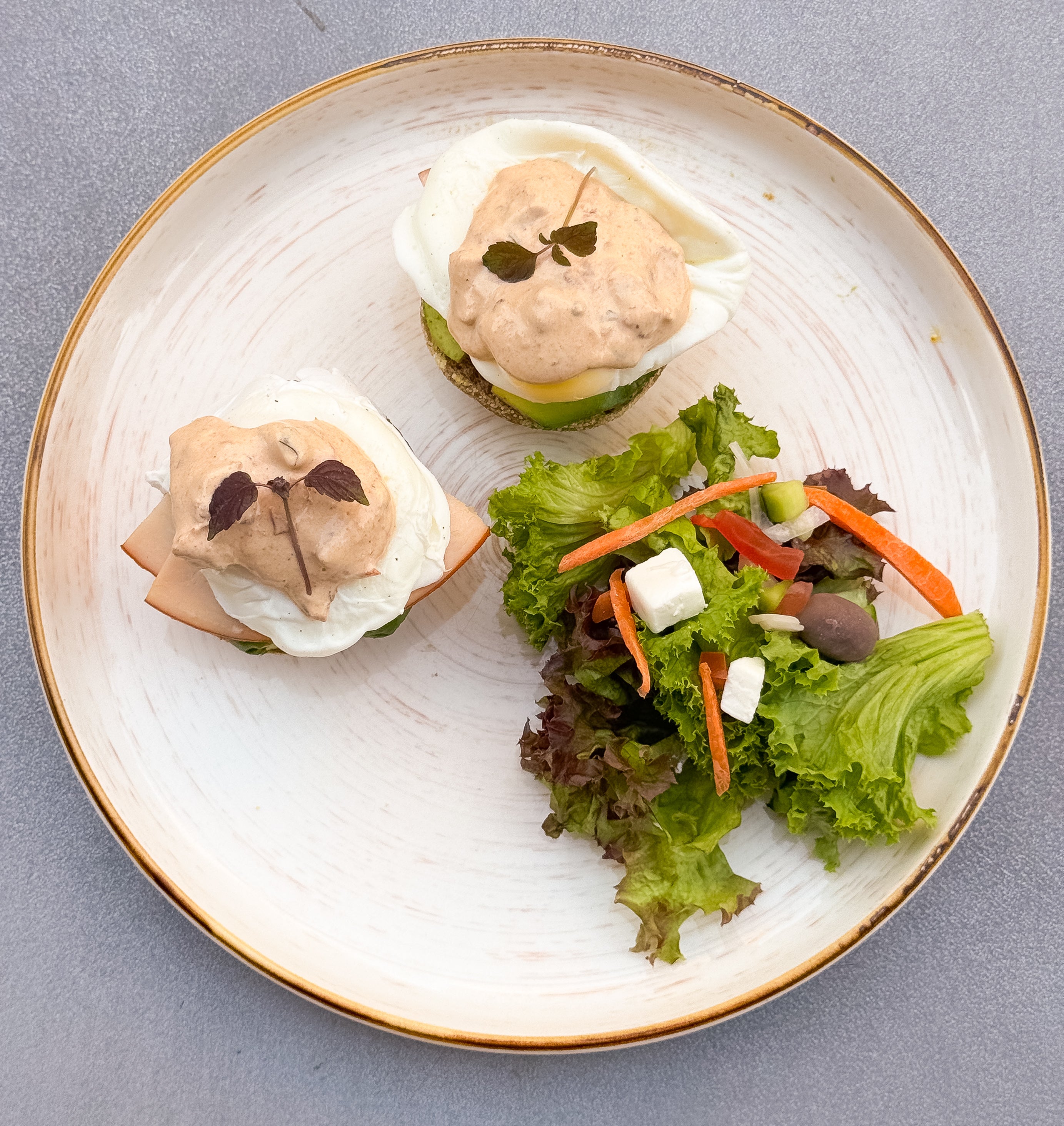 Avocado Poached Egg With Creamy Sauce