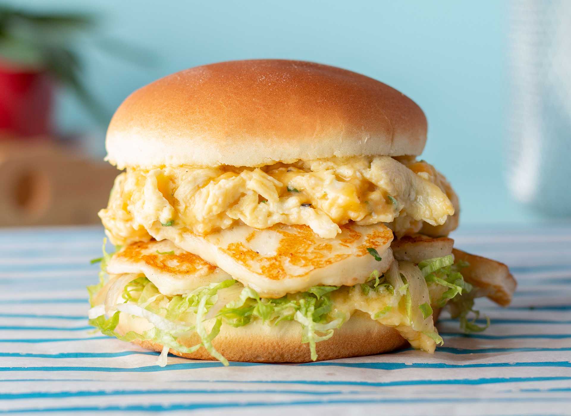 Halloum & Eggs Bun