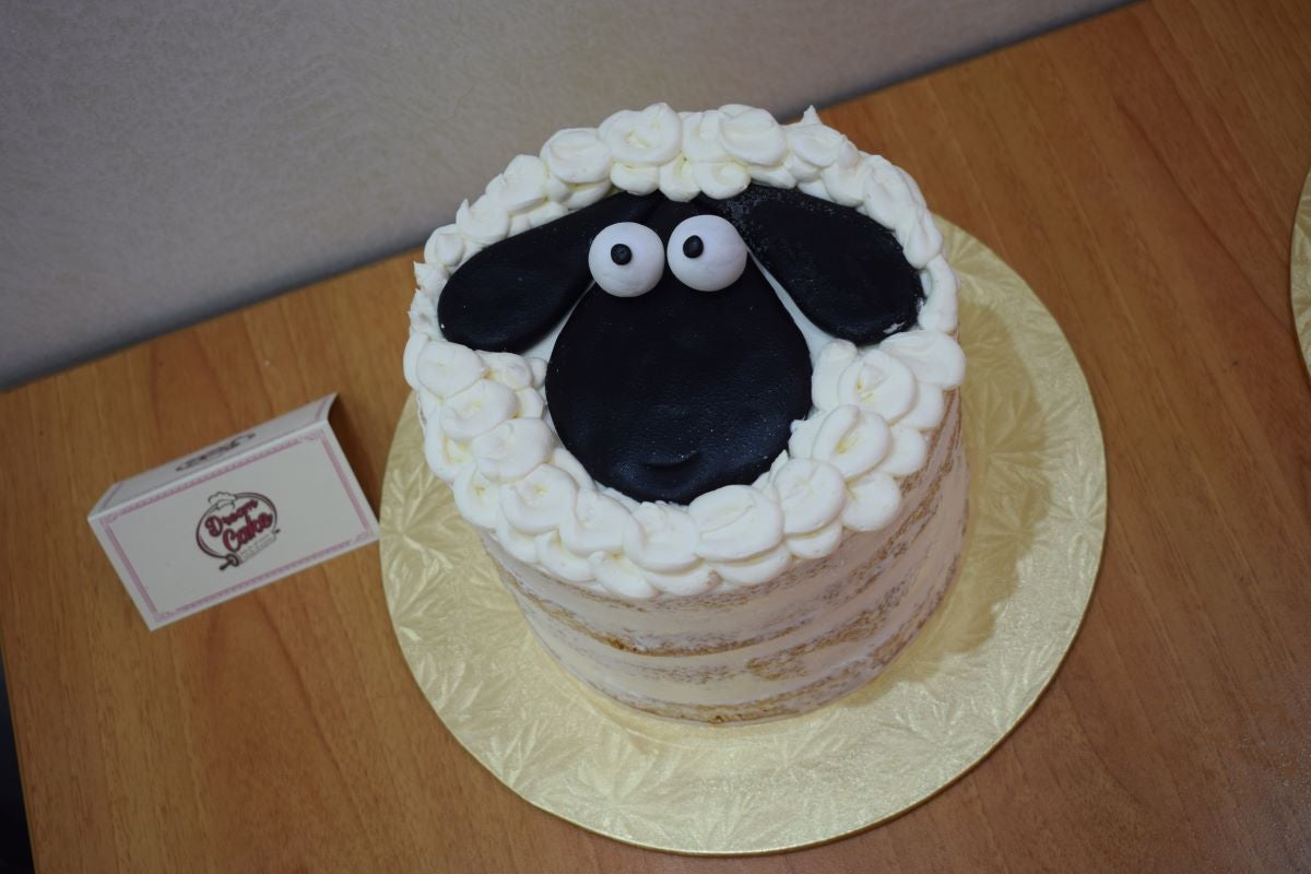 Naked Sheep (6 Inches) (Serves 6-8 Persons)