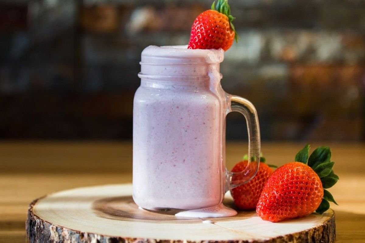 STRAWBERRY MILKSHAKE
