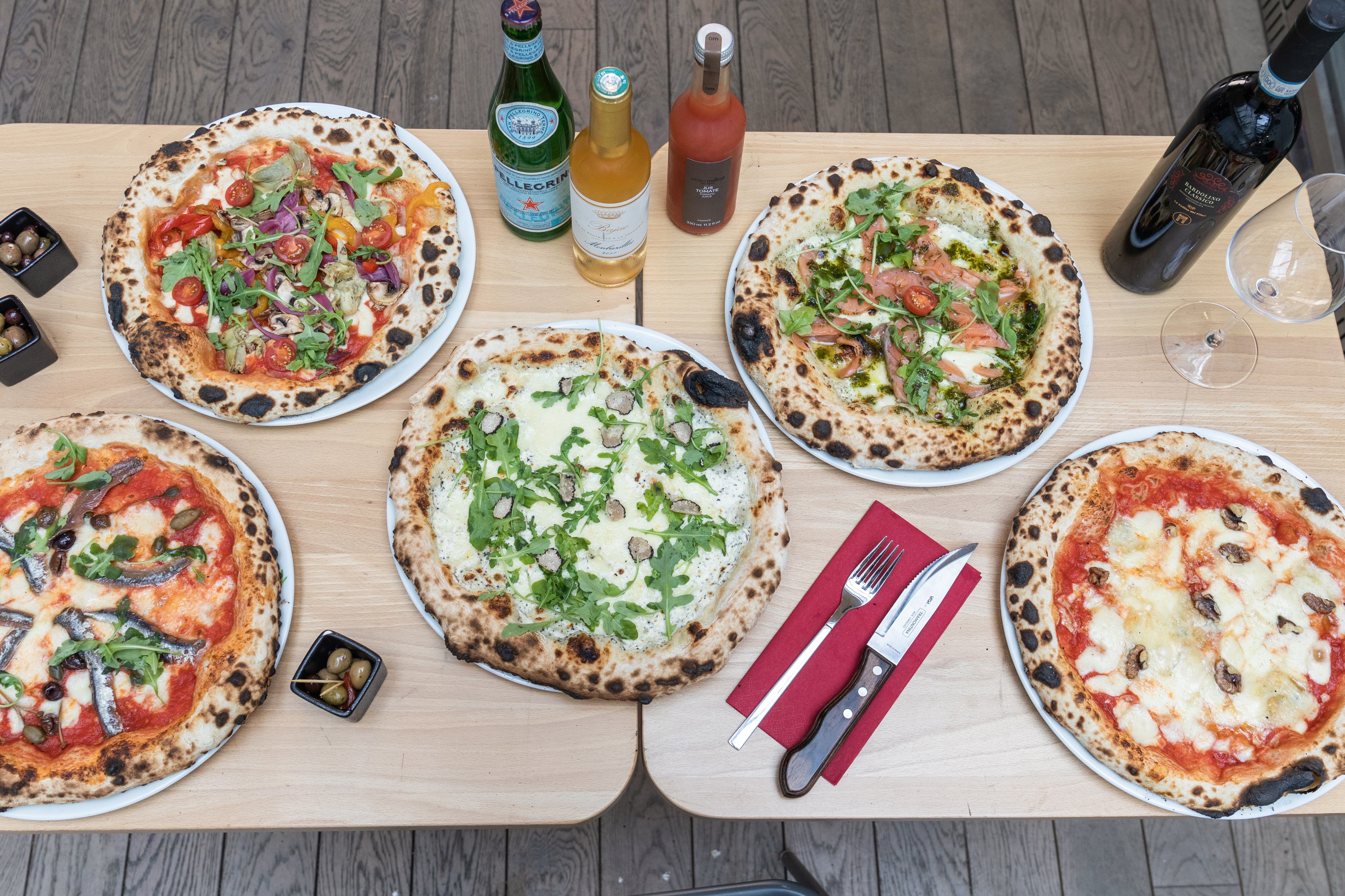 Livraison Le 25 Pizza Au Feu De Bois A L Etang La Ville Commandez Avec Deliveroo