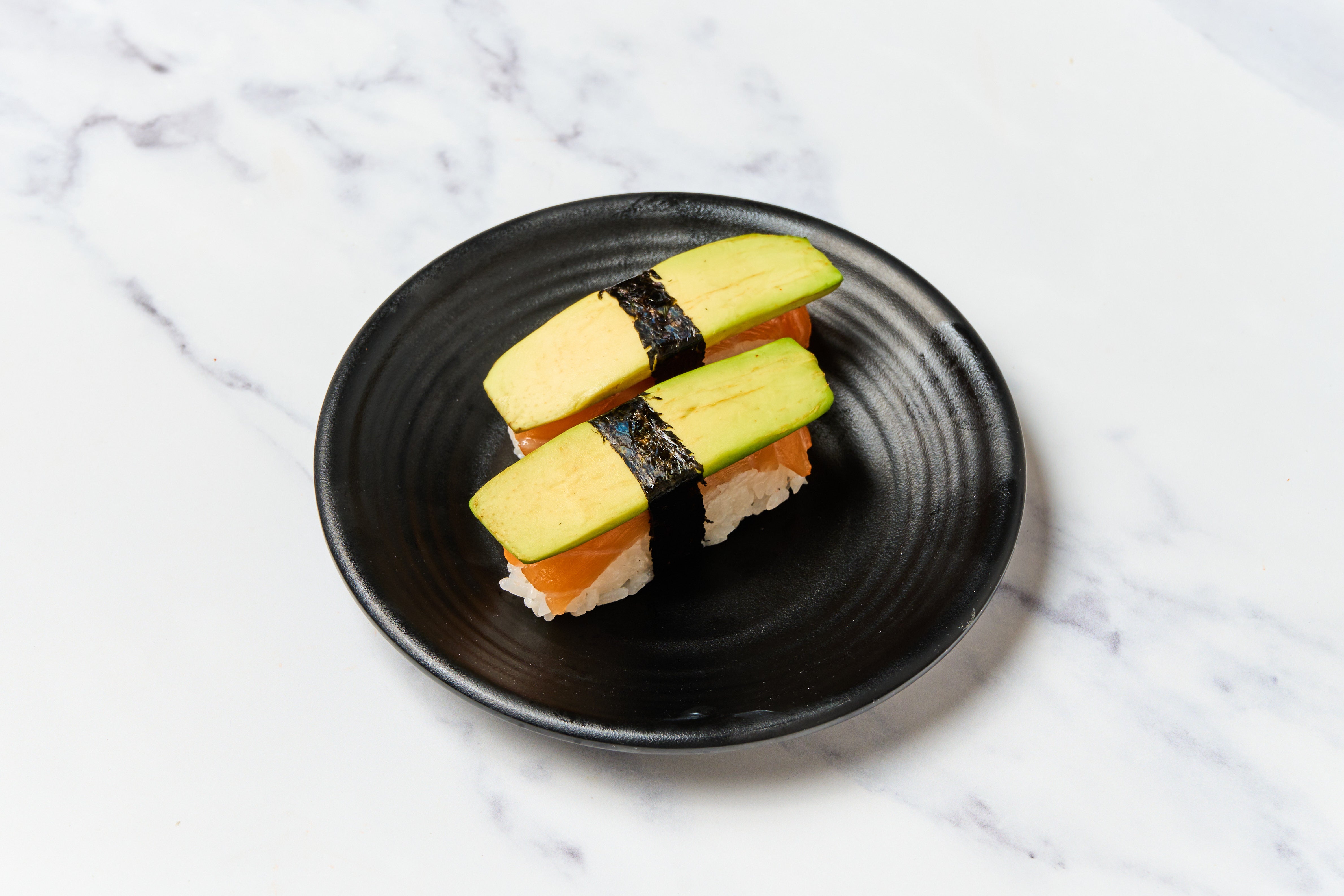 Sushi, saumon avocat
