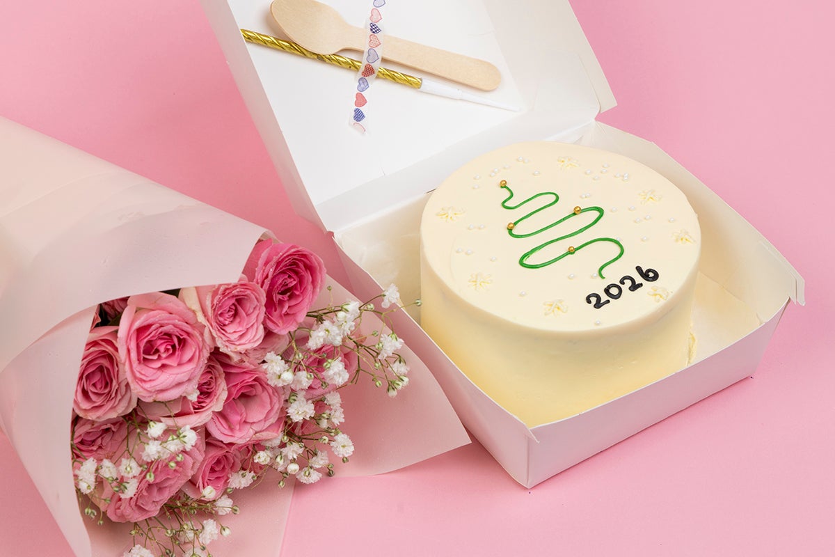 Green Line 2026 Cake with Flowers