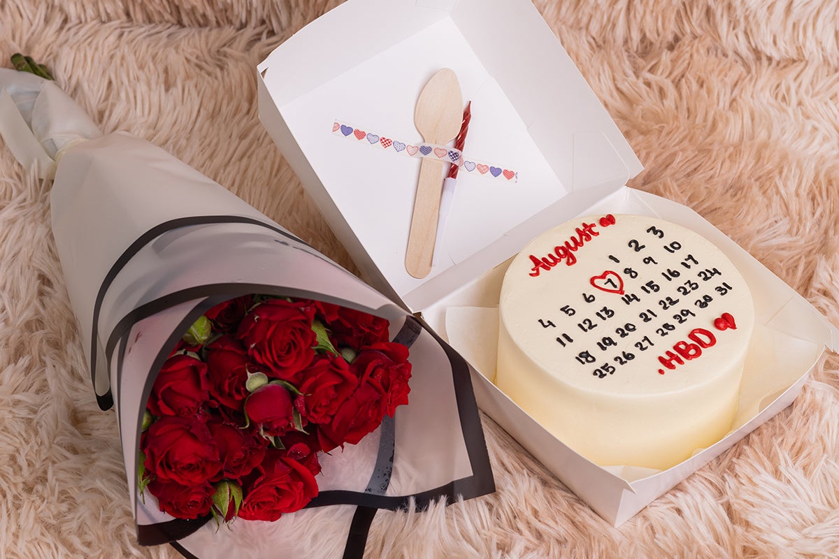 Black White Calendar Cake With Flowers