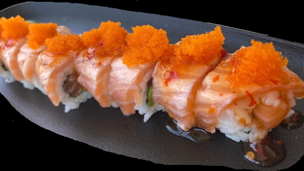 Saumon tataki roll x8